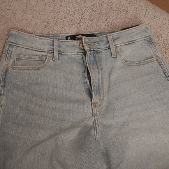 Never Worn! Ultra High-Rise Mom Jeans: Hollister - Picture 4 of 7